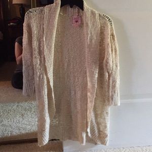 Light beige quarter sleeve